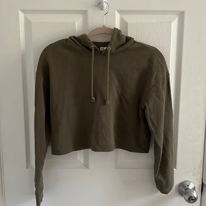 H&M cropped sweatshirt